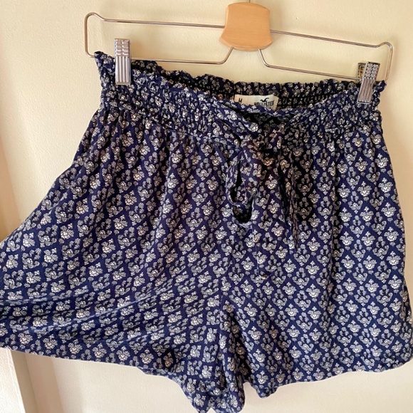 Hollister Damask High Rise Soft Shorts - Picture 3 of 6